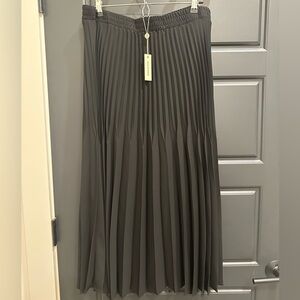 Max Studi black pleated maxi skirt!
